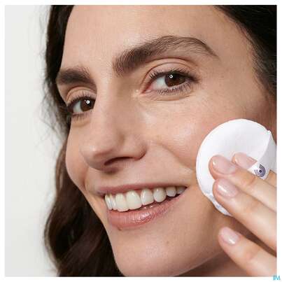 Sie sehen eine Packung Dr. Hauschka Loose Powder 00 Translucent 12g, Produktbild: 16 Dr. Hauschka Loose Powder 00 Translucent 12g, A-Nr.: 4592983 - 16